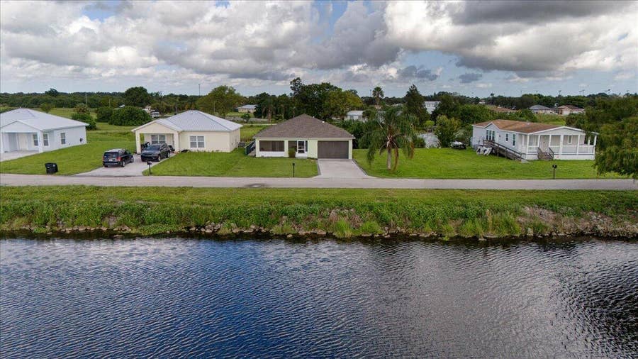 Property photo for 908 RIVERSIDE Drive SW, Moore Haven, FL