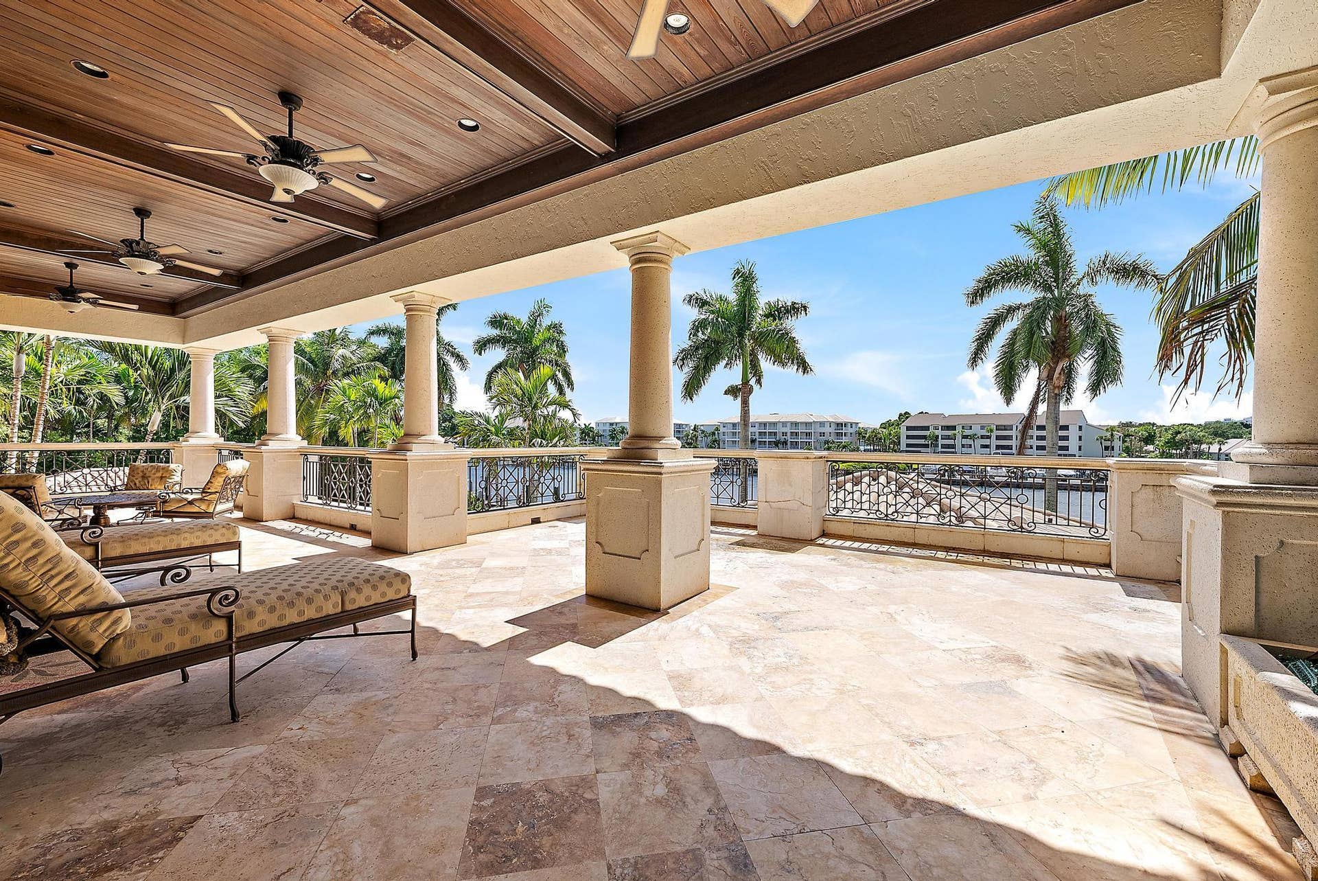 2330 Seven Oaks Ln-74