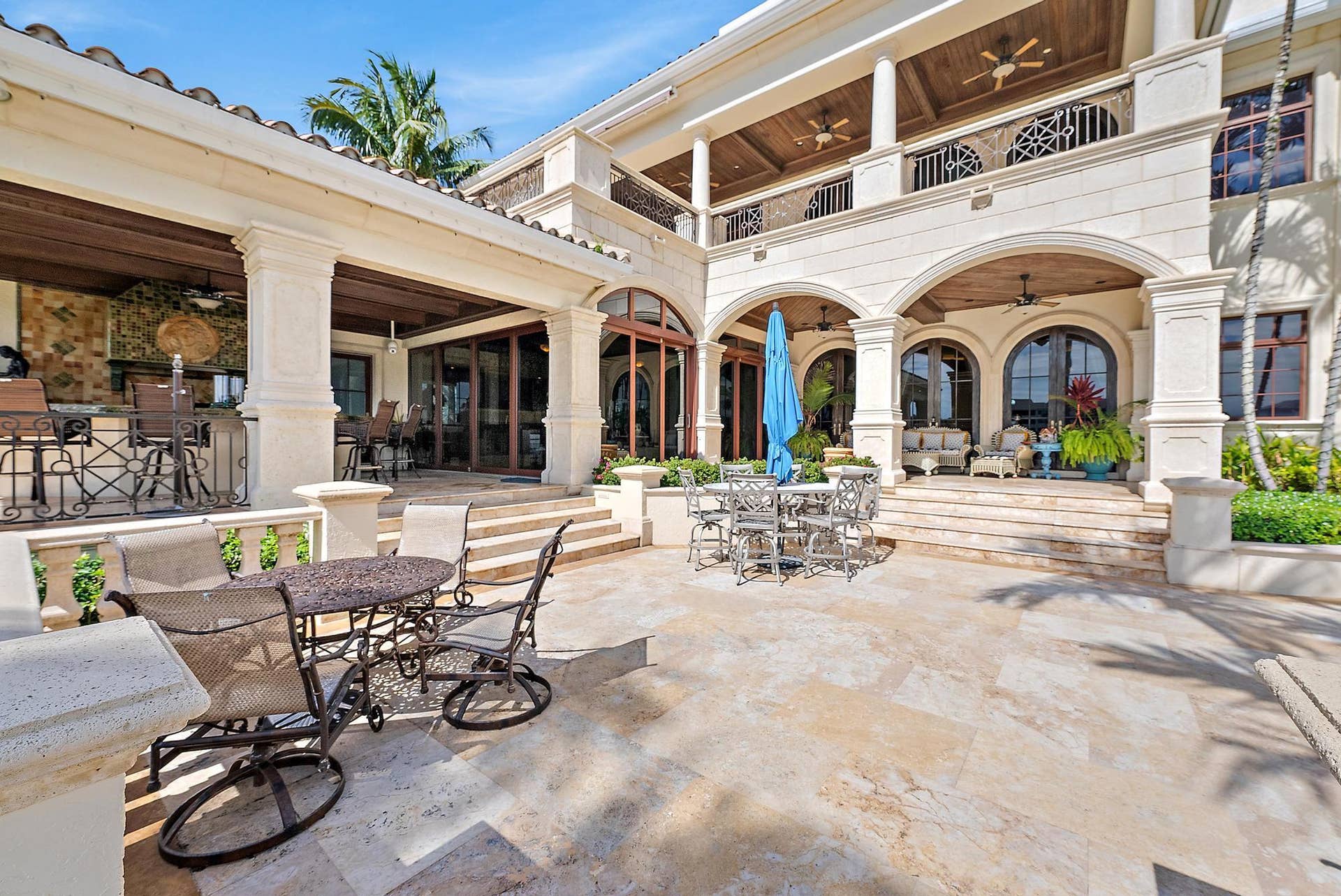 2330 Seven Oaks Ln-25