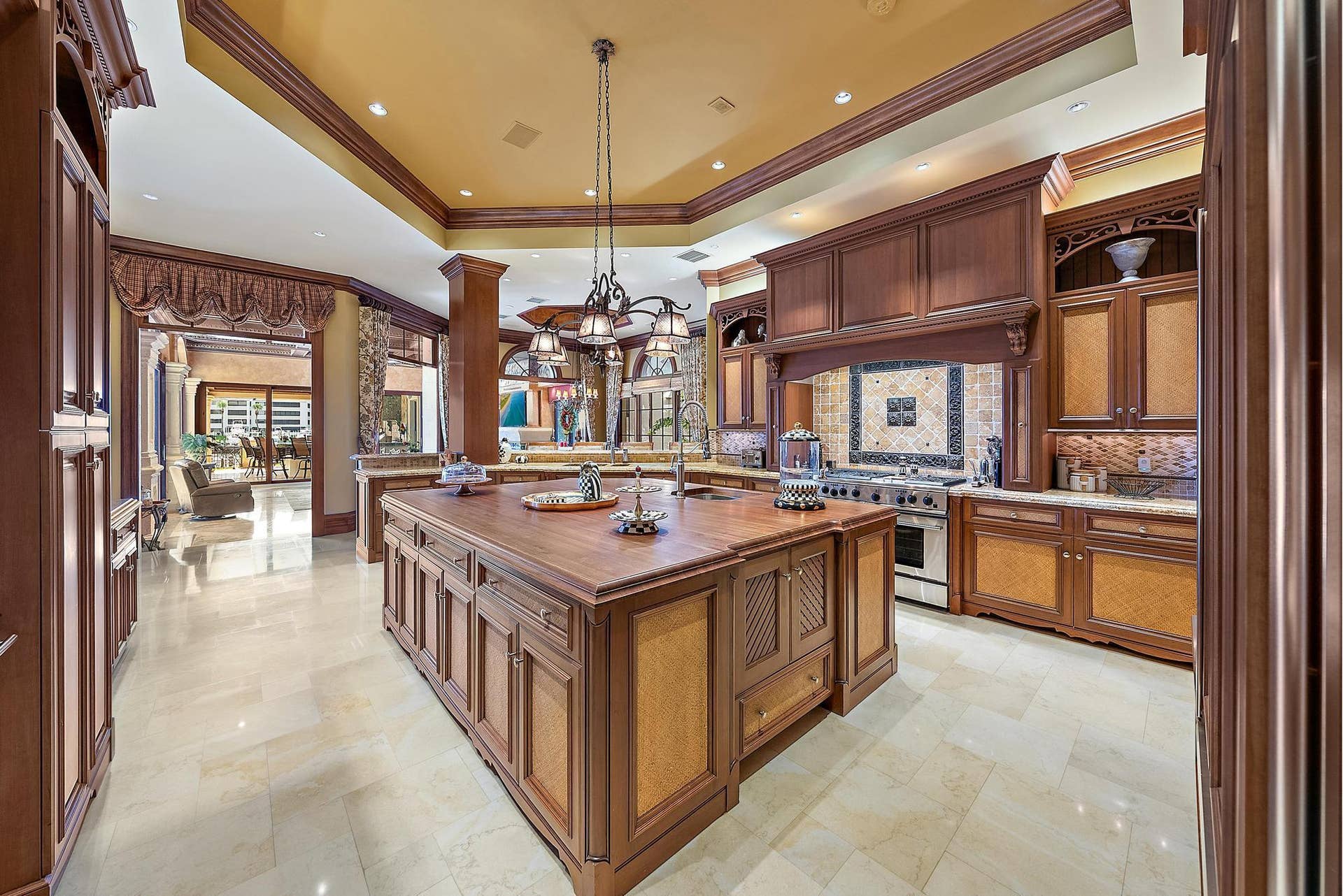 2330 Seven Oaks Ln-43
