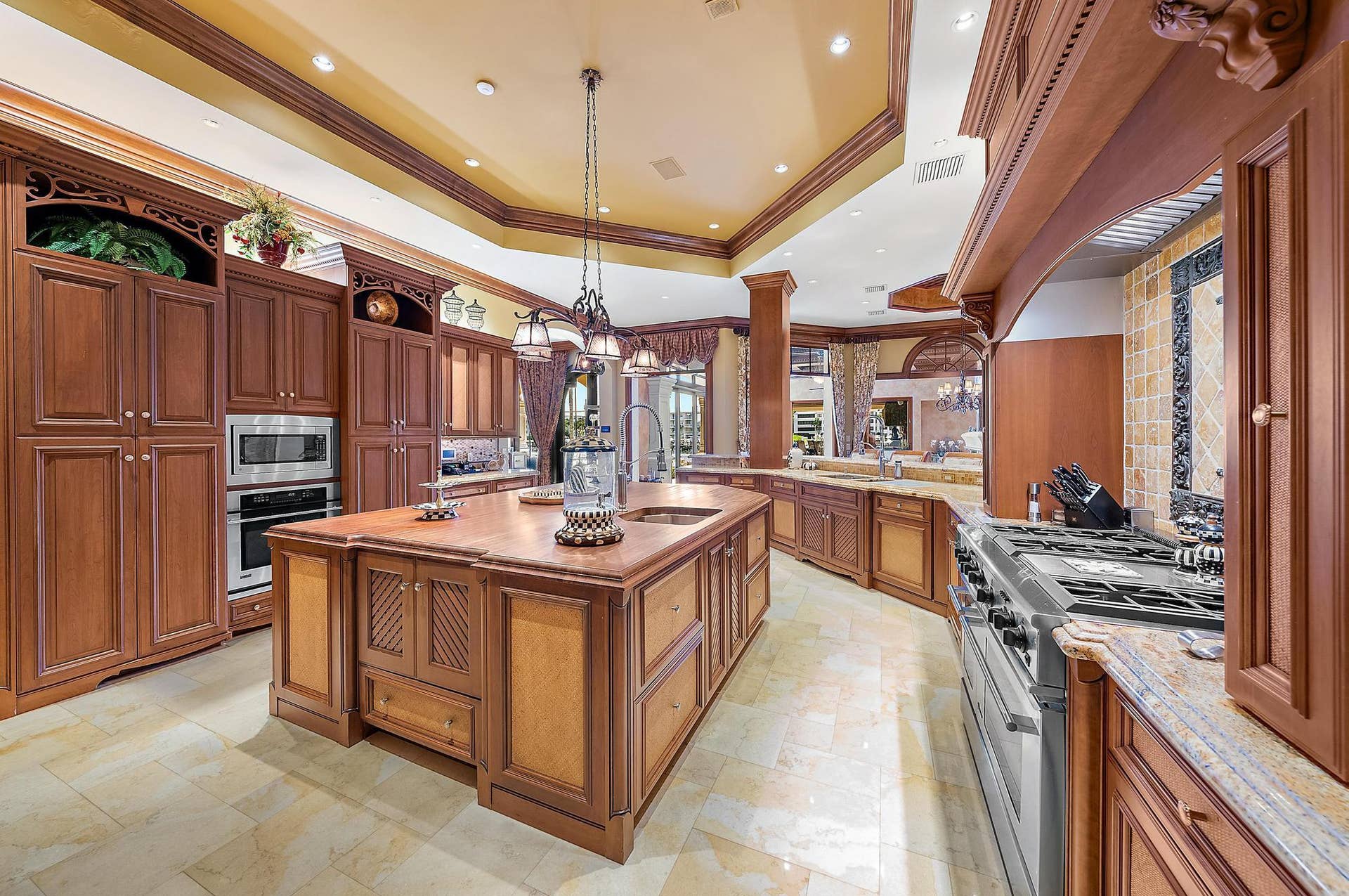 2330 Seven Oaks Ln-44