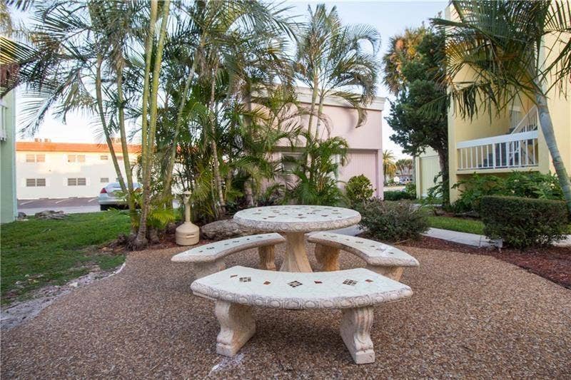 3611 NE 22nd Avenue, Lighthouse Point, FL 33064 Courtyard