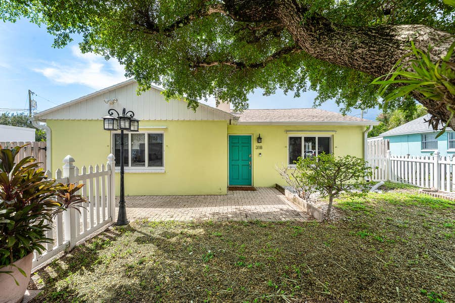 Property photo for 318 W Mango Street W, Lantana, FL