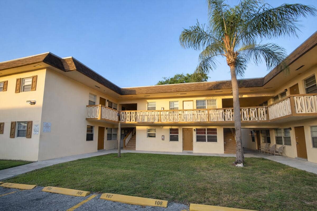 3721 SW 59th Terrace, #5, Davie, FL 33314 1