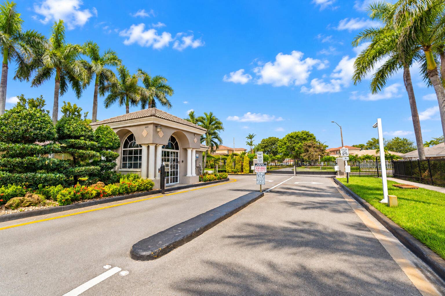 Mariposa Isles community entrance.