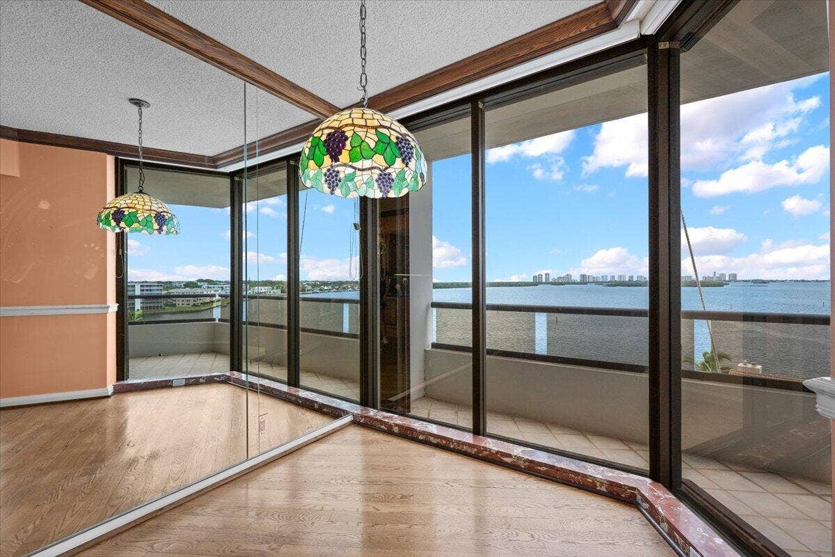 100 Lakeshore Drive, #558, North Palm Beach, FL 33408 13-LUX_9658