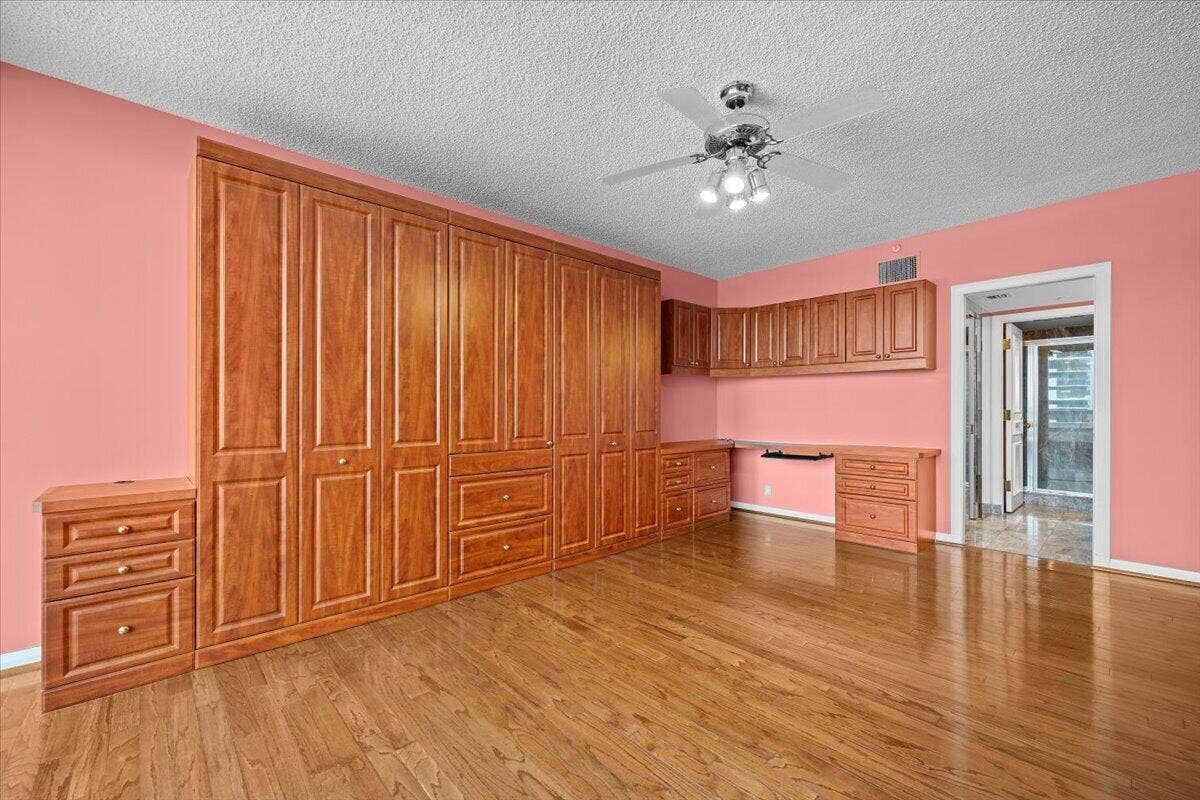100 Lakeshore Drive, #558, North Palm Beach, FL 33408 29-LUX_9758