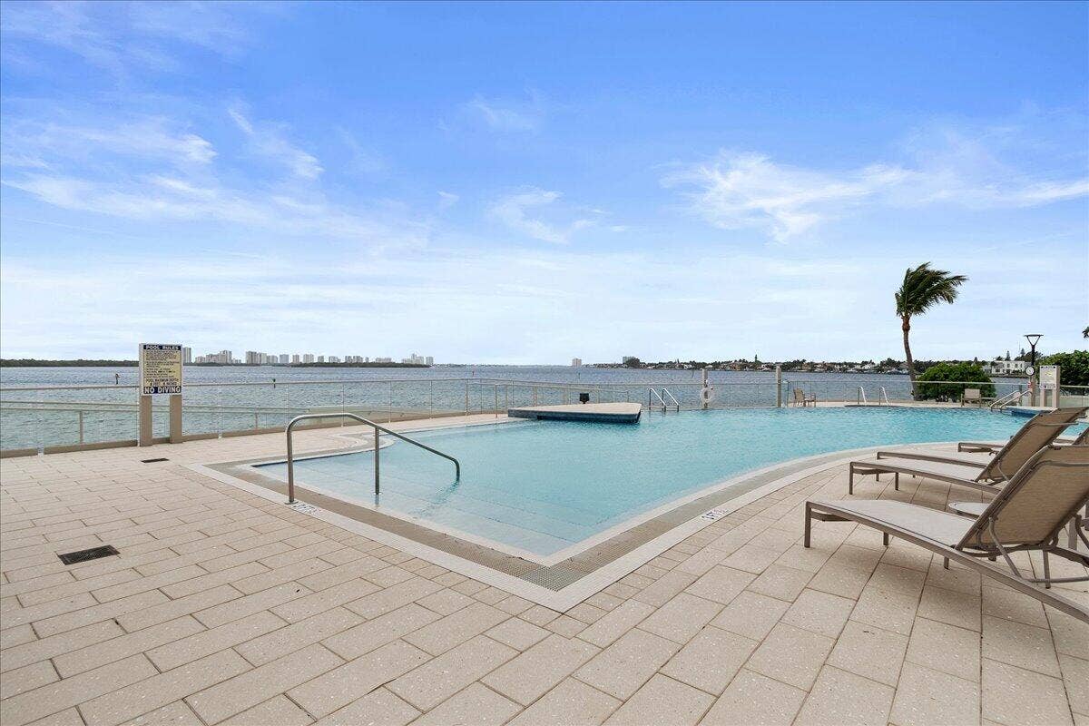 100 Lakeshore Drive, #558, North Palm Beach, FL 33408 57-JLC_8378