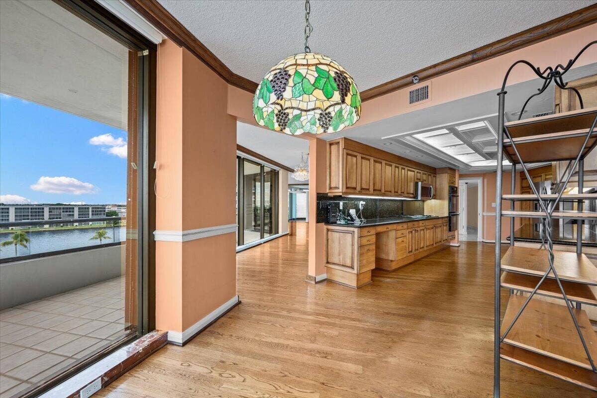 100 Lakeshore Drive, #558, North Palm Beach, FL 33408 14-LUX_9663