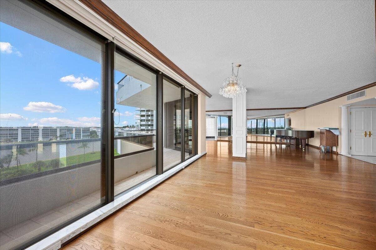 100 Lakeshore Drive, #558, North Palm Beach, FL 33408 12-LUX_9643