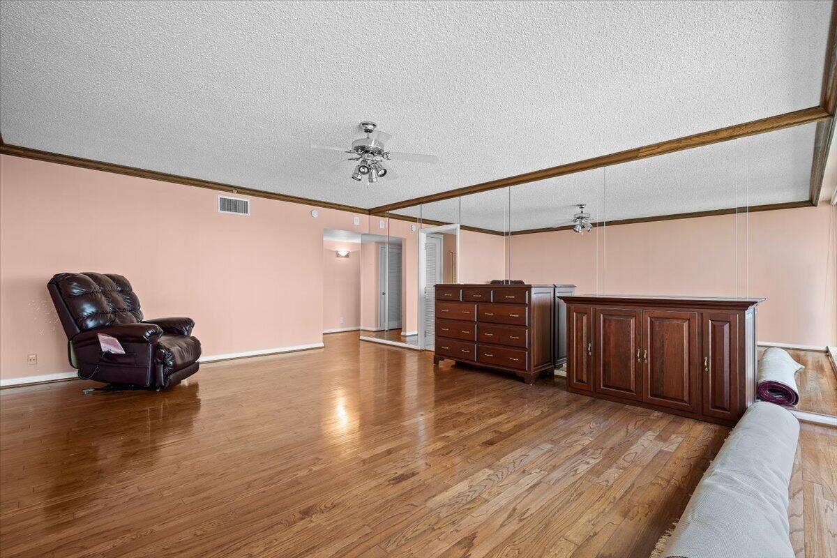 100 Lakeshore Drive, #558, North Palm Beach, FL 33408 35-LUX_9793