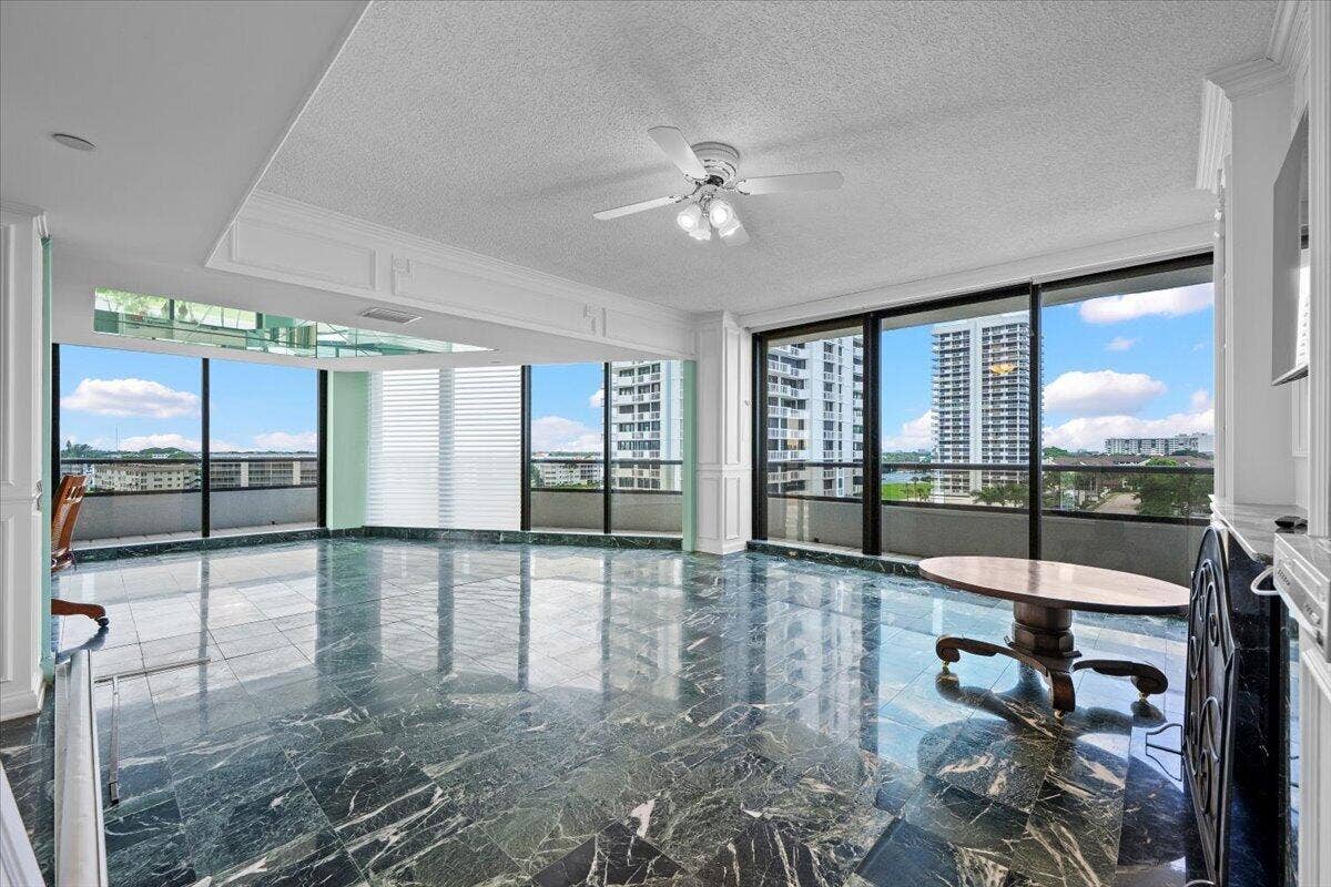 100 Lakeshore Drive, #558, North Palm Beach, FL 33408 18-LUX_9693