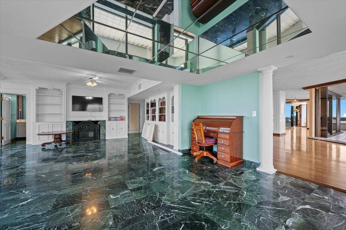 100 Lakeshore Drive, #558, North Palm Beach, FL 33408 19-LUX_9703