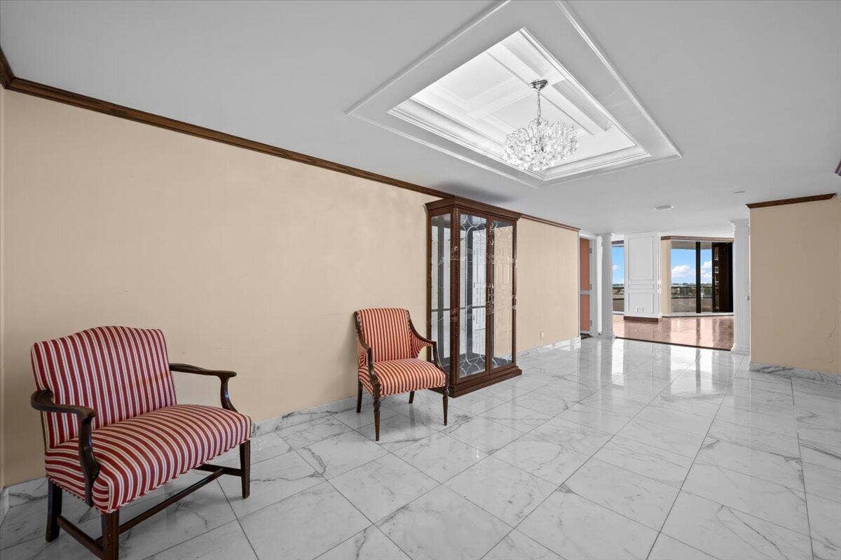 100 Lakeshore Drive, #558, North Palm Beach, FL 33408 05-LUX_9593