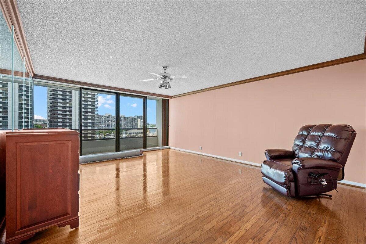 100 Lakeshore Drive, #558, North Palm Beach, FL 33408 34-LUX_9788
