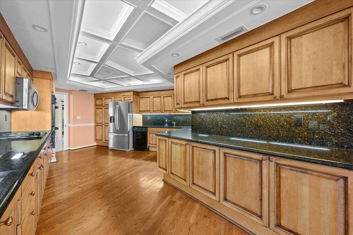 100 Lakeshore Drive, #558, North Palm Beach, FL 33408 15-LUX_9668