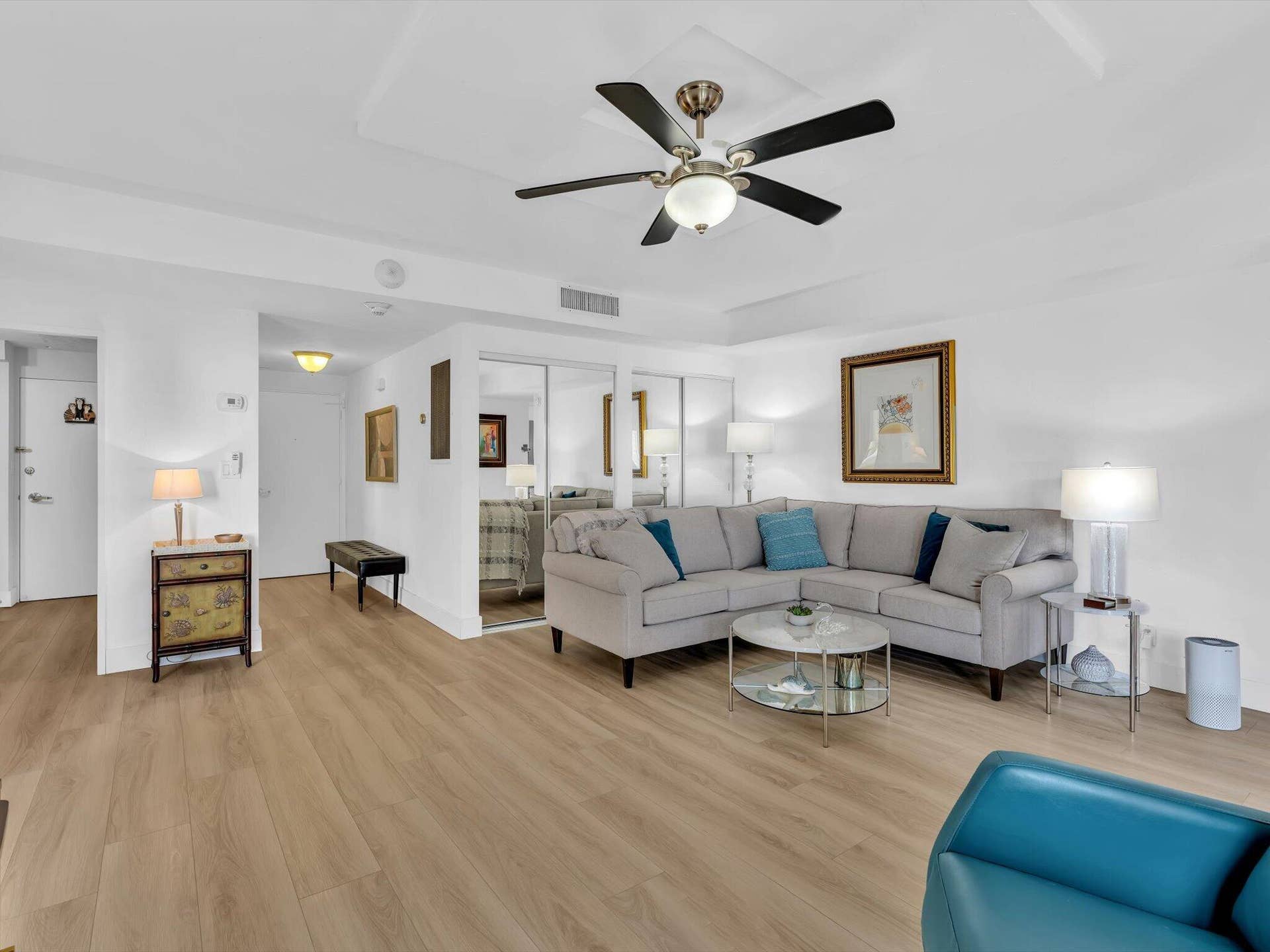 3300 NE 36th Street, #912, Fort Lauderdale, FL 33308 Formal and informal entrance