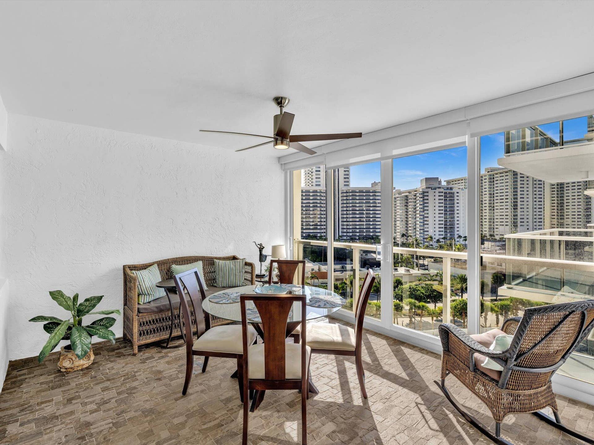 3300 NE 36th Street, #912, Fort Lauderdale, FL 33308 Ceramic floor
