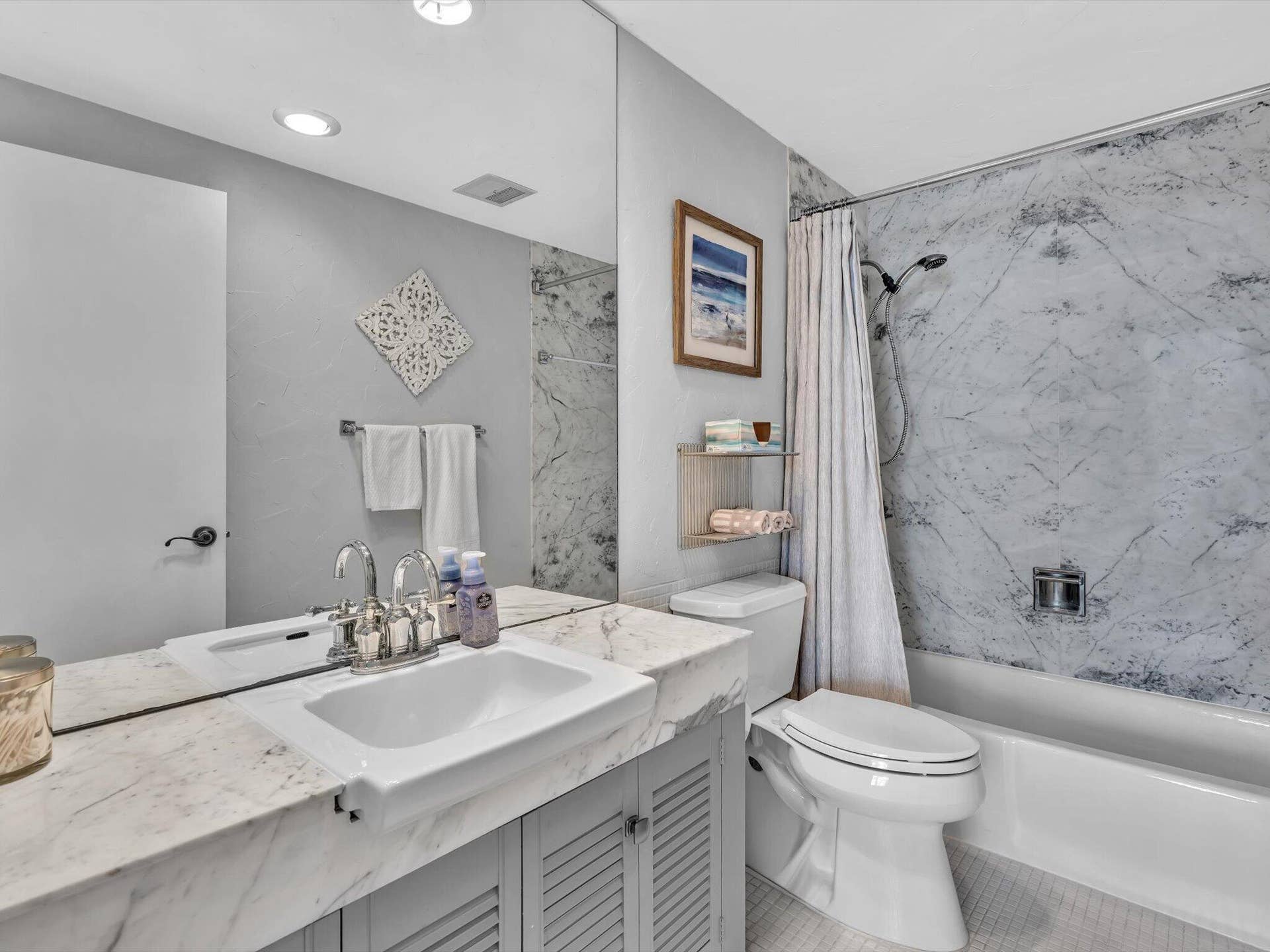 3300 NE 36th Street, #912, Fort Lauderdale, FL 33308 Marble walls
