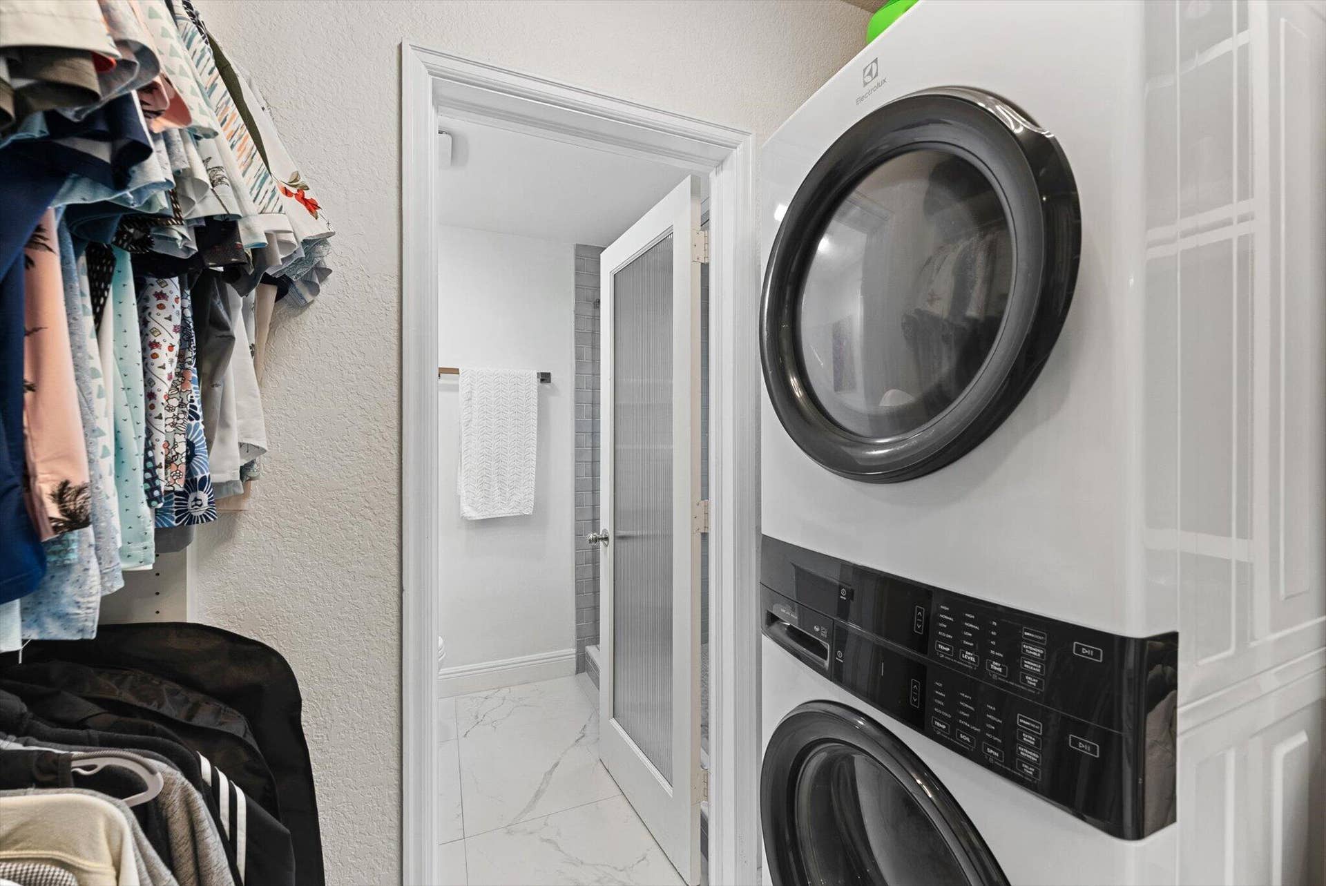 990 CASUARINA Road, #4, Delray Beach, FL 33483 washer/dryer