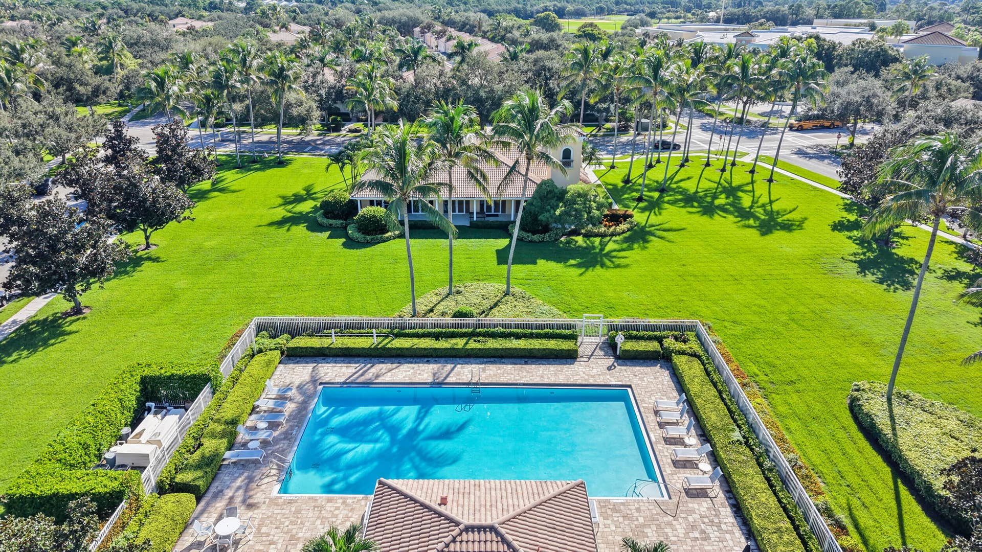 3723 Community Drive, Jupiter, FL 33458 Community Pool and amenities