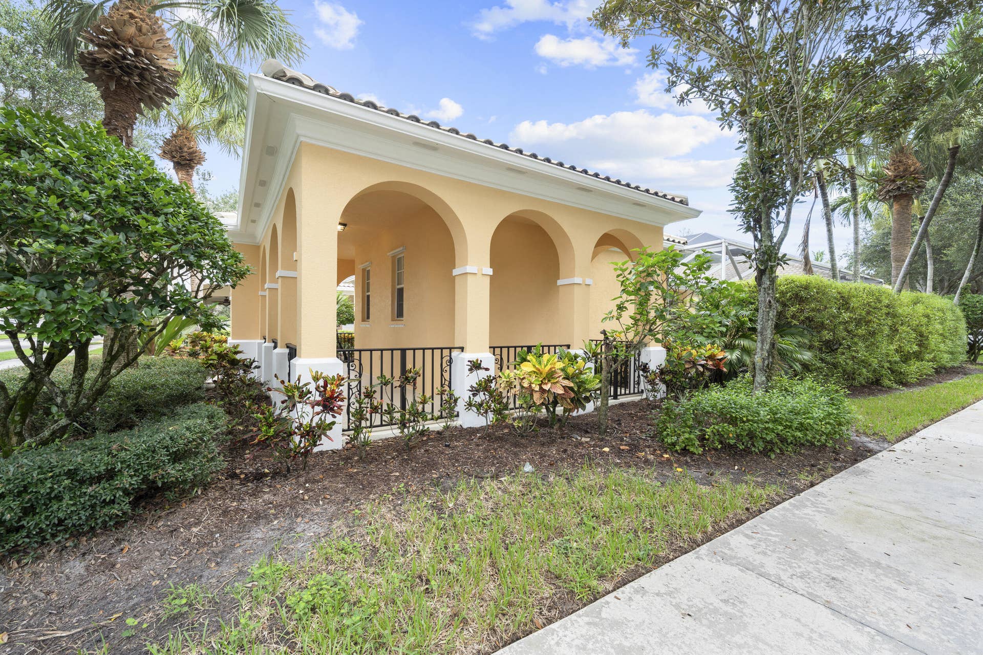 3723 Community Drive, Jupiter, FL 33458 Side Yard