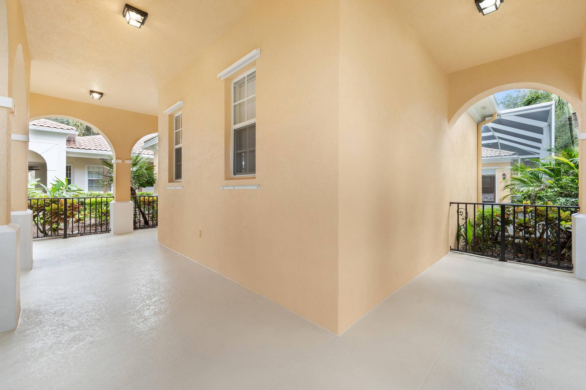 3723 Community Drive, Jupiter, FL 33458 Front Porch
