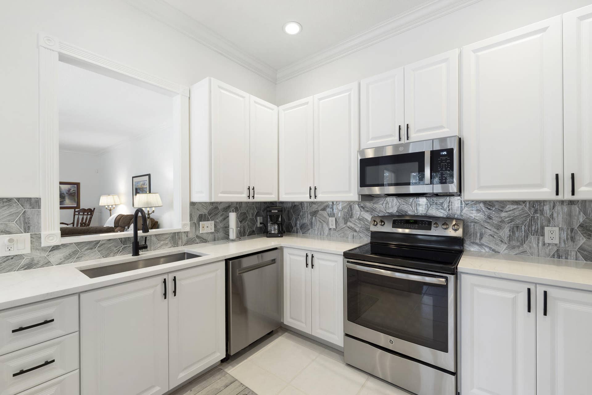 3723 Community Drive, Jupiter, FL 33458 Kitchen