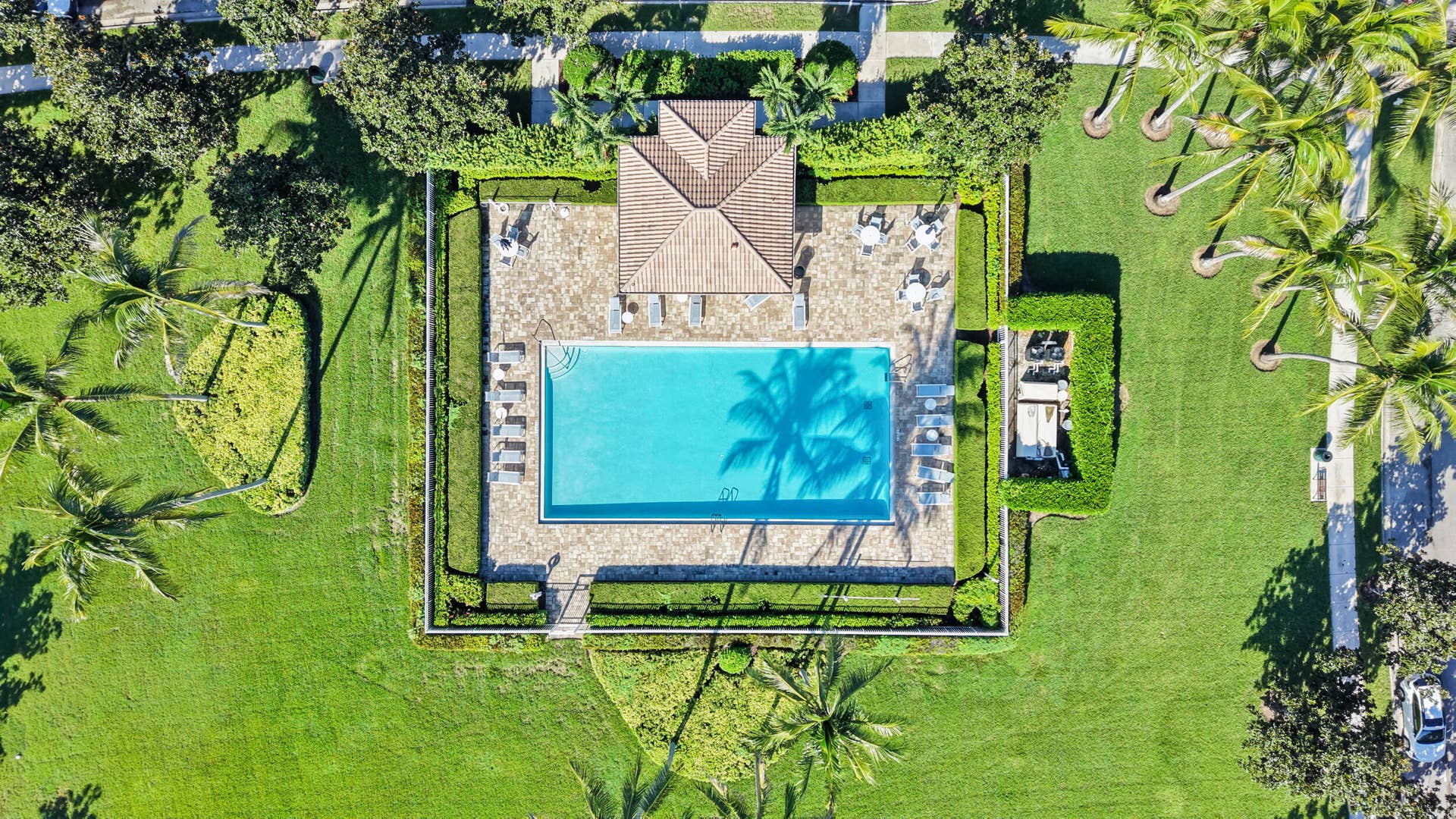 3723 Community Drive, Jupiter, FL 33458 Community Pool and Amenities