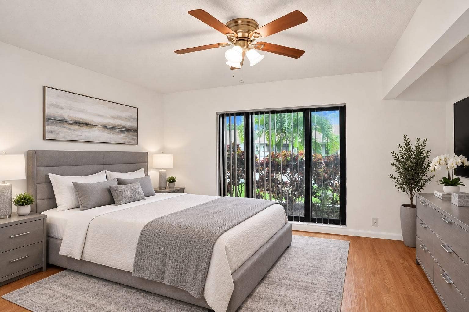 Virtaul staged second bedroom