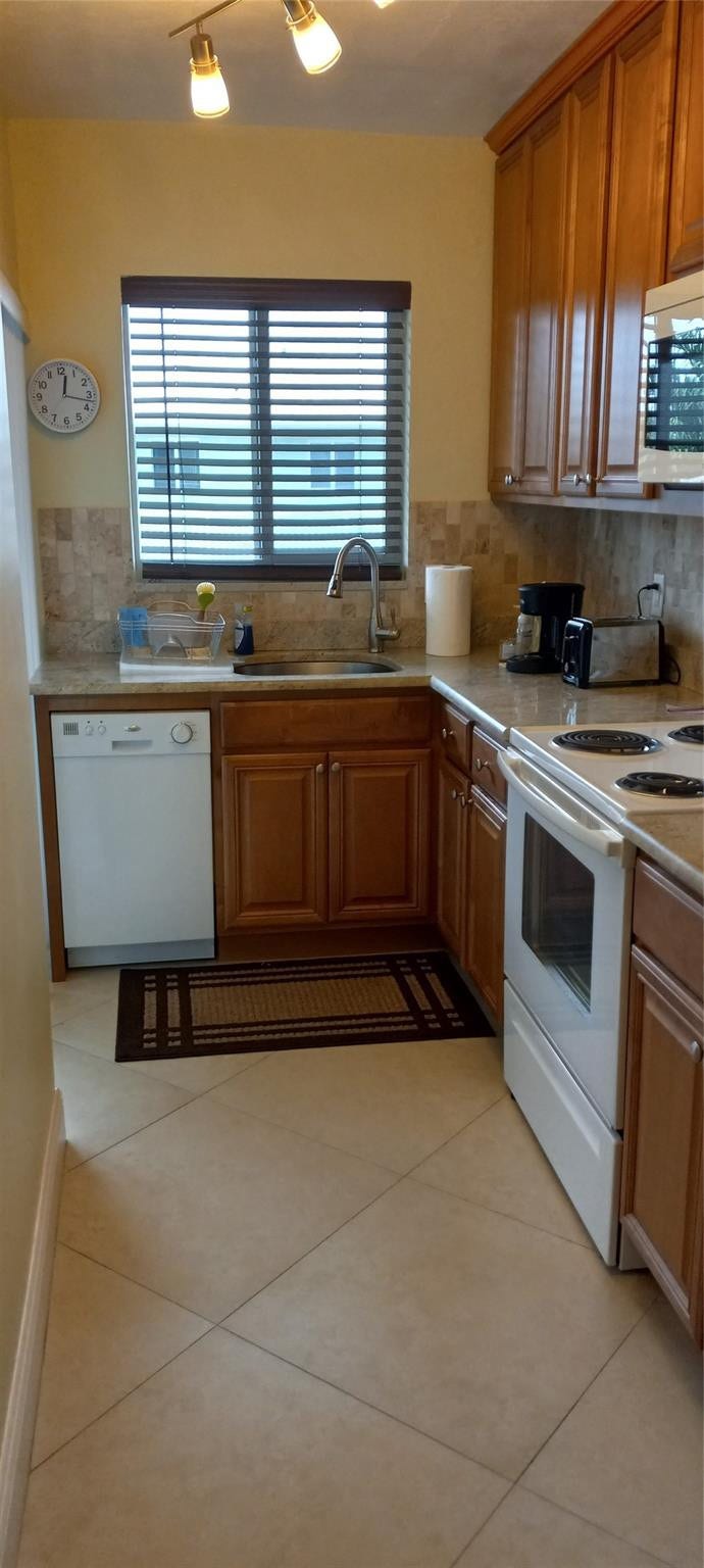 2100 NE 38th Street, #218, Lighthouse Point, FL 33064 Photo 6