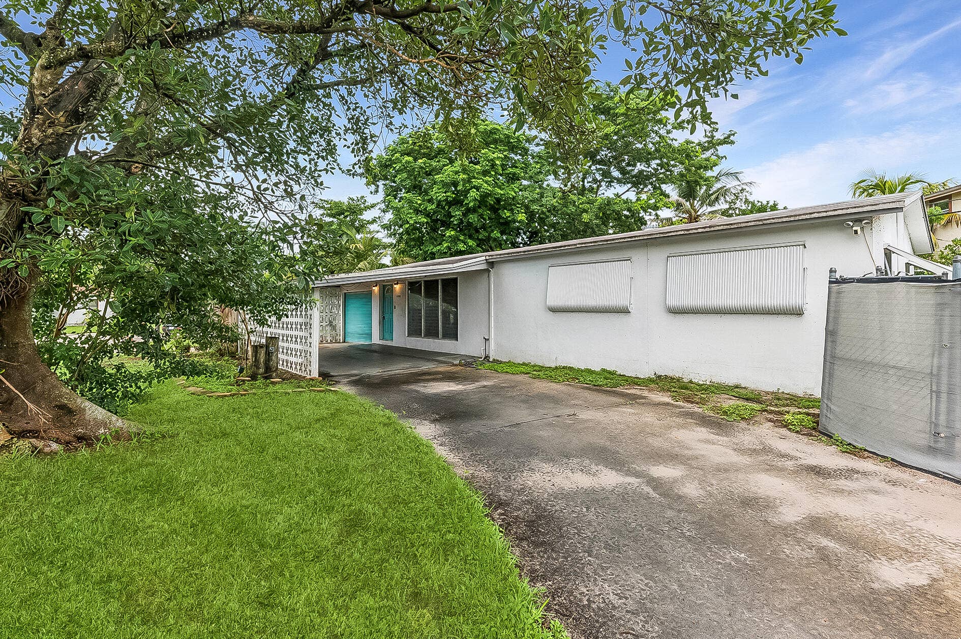 4700 NE 2ND Way, Deerfield Beach, FL 33064 Front of house