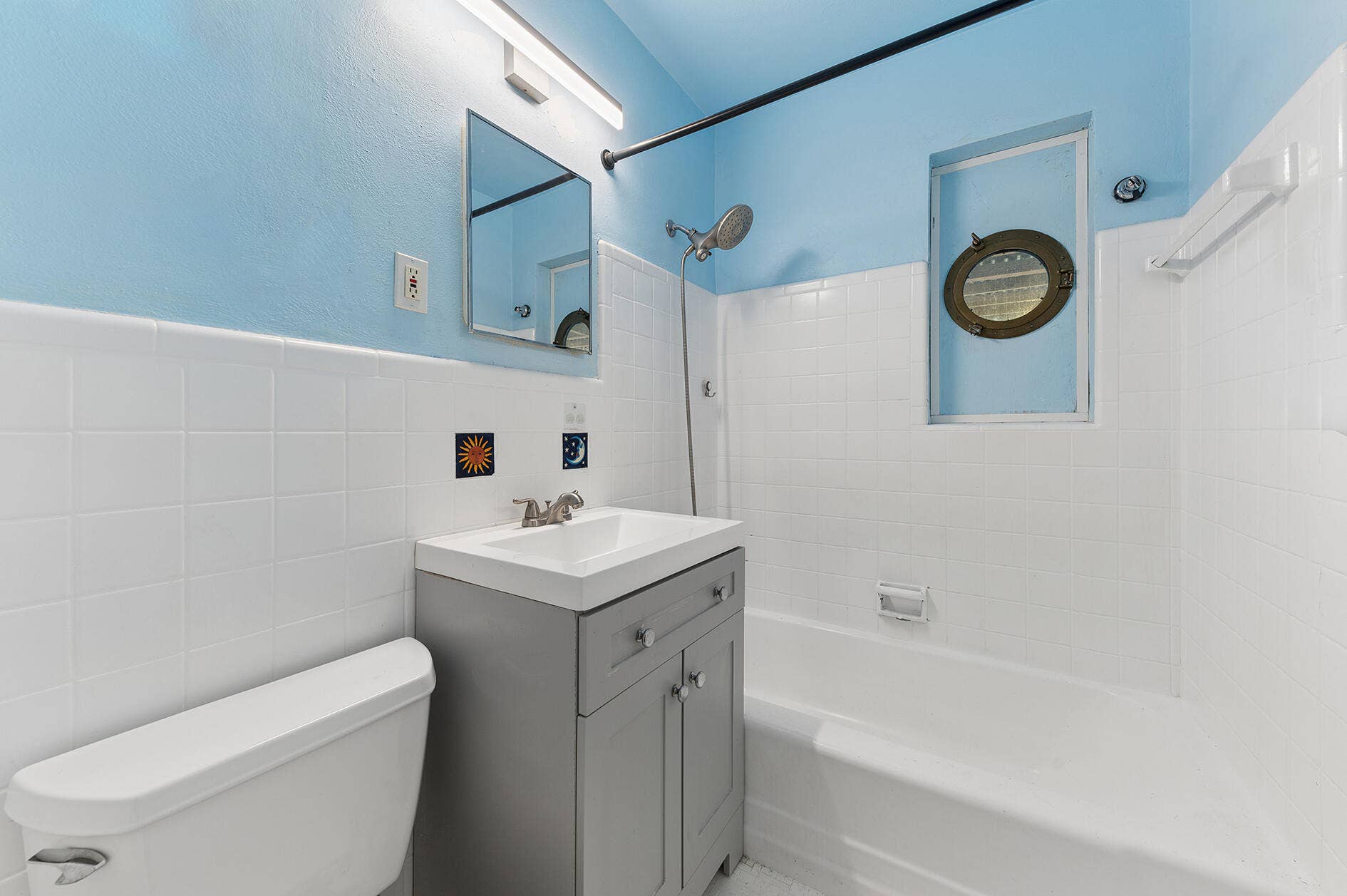 4700 NE 2ND Way, Deerfield Beach, FL 33064 Bathroom
