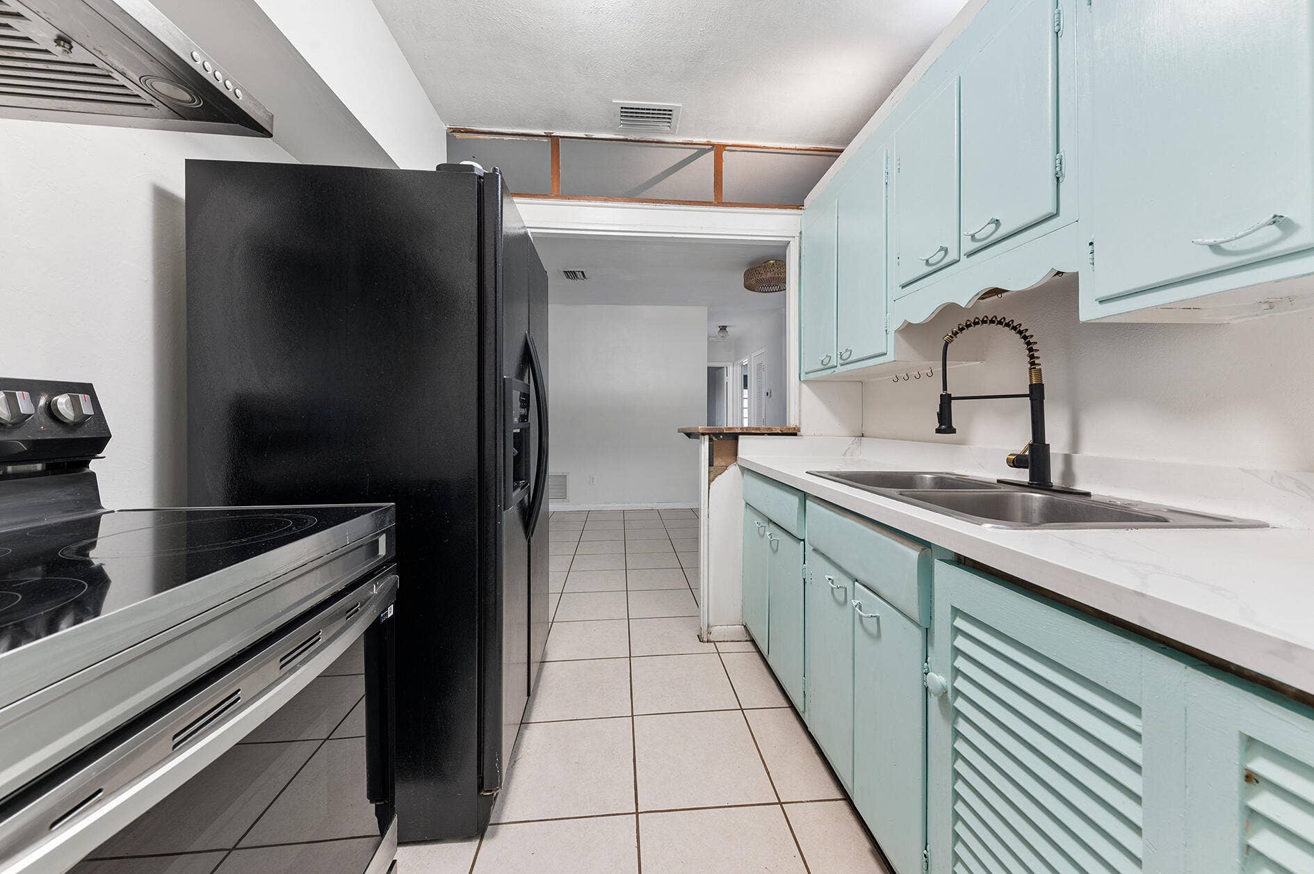 4700 NE 2ND Way, Deerfield Beach, FL 33064 Kitchen