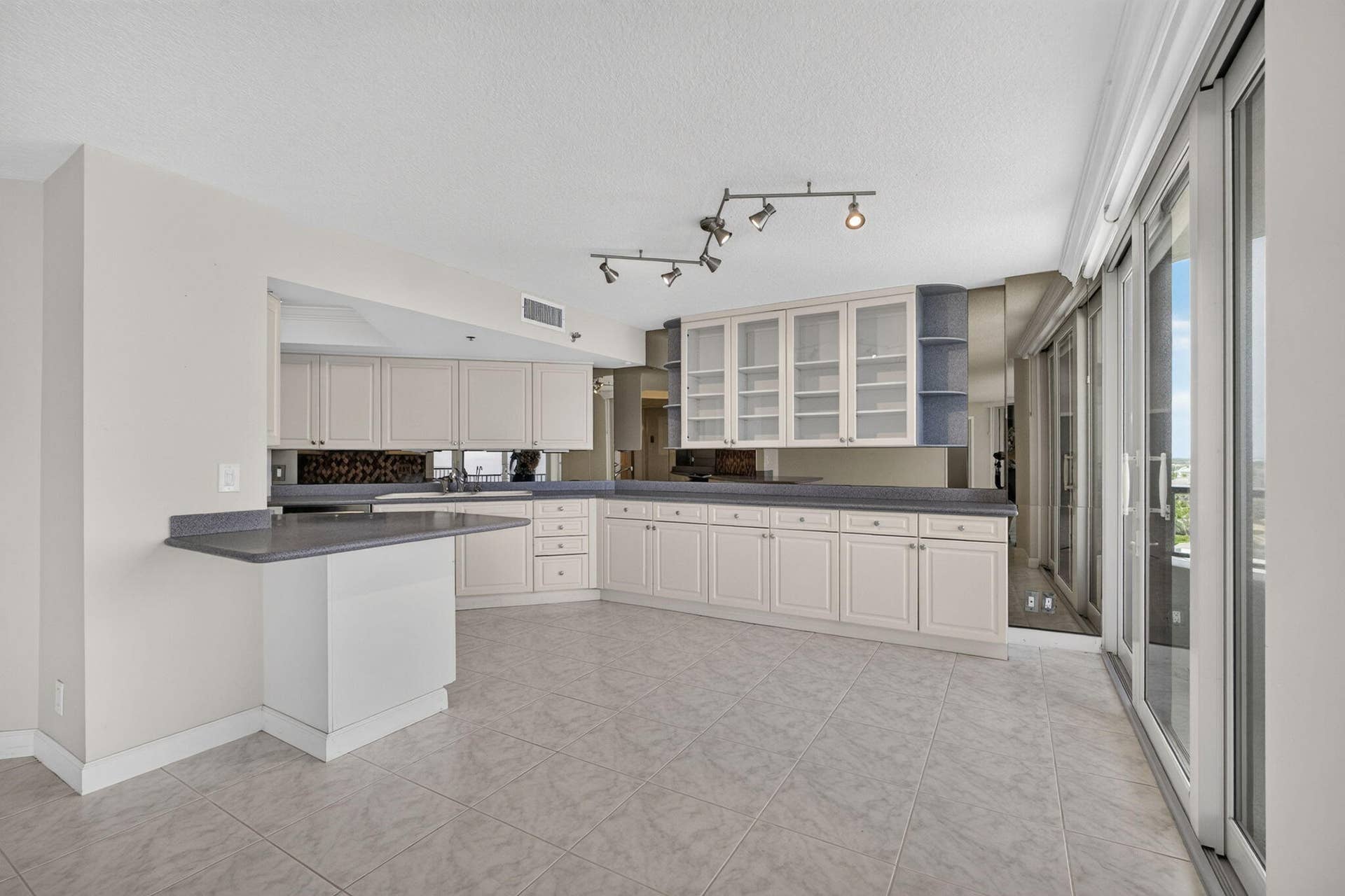 600 Ocean Drive, #9A, Juno Beach, FL 33408 31-web-or-mls-5D1A7802