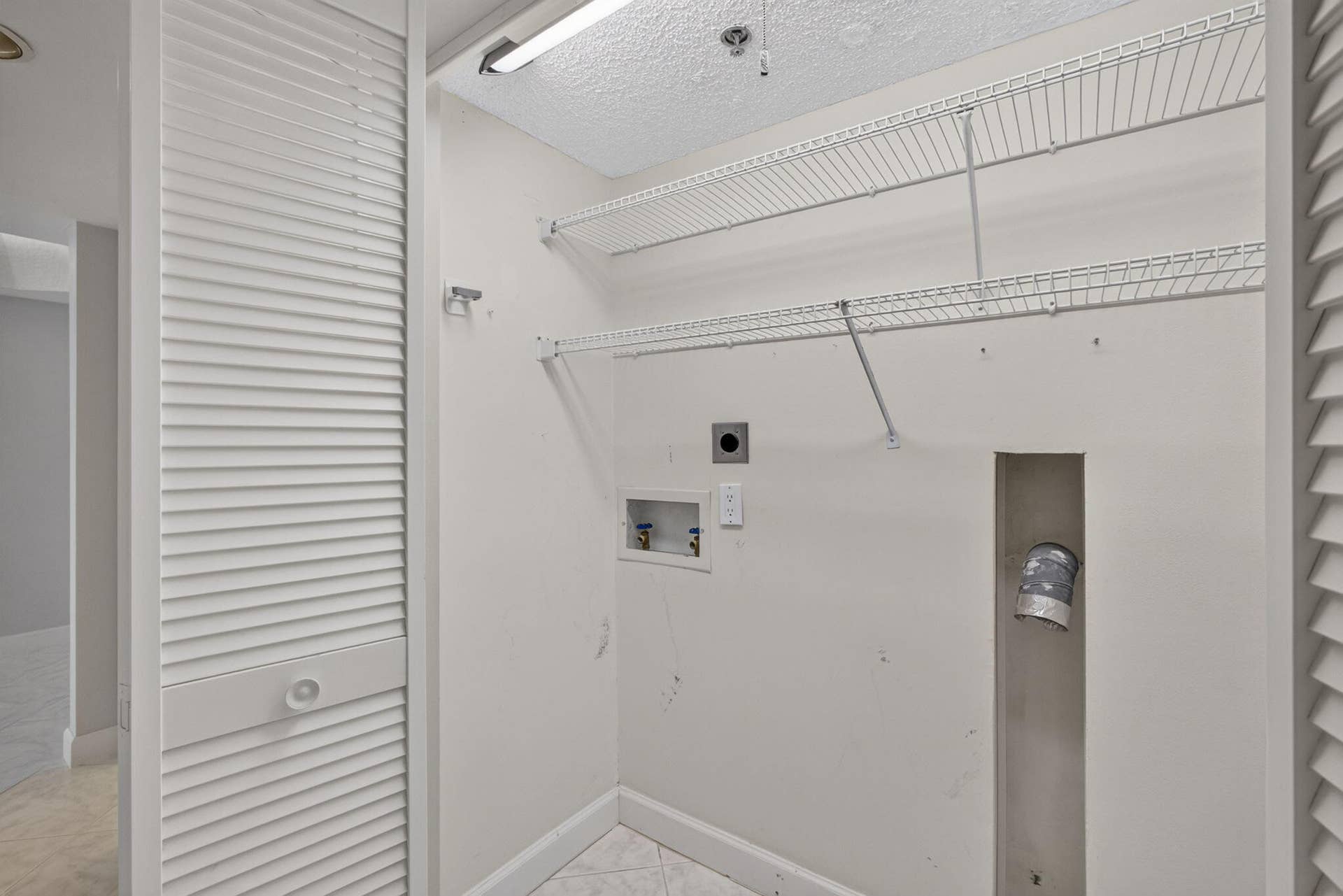 600 Ocean Drive, #9A, Juno Beach, FL 33408 LAUNDRY