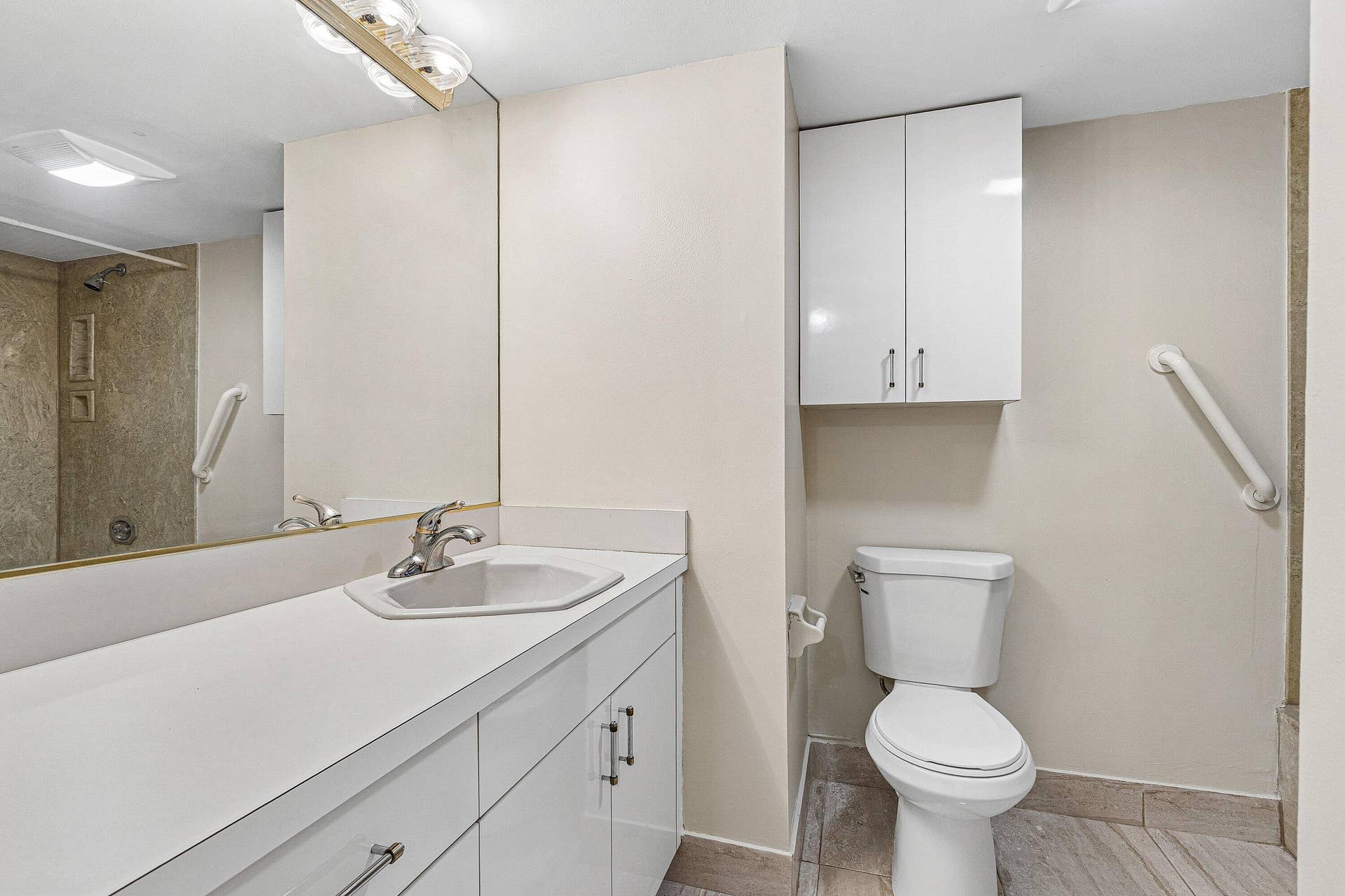 6562 BOCA DEL MAR Drive, #526, Boca Raton, FL 33433 Primary bath