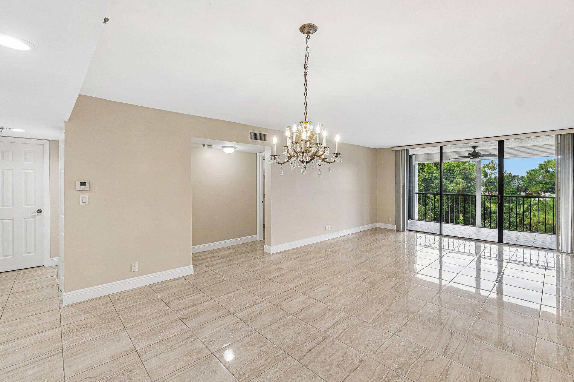 6562 BOCA DEL MAR Drive, #526, Boca Raton, FL 33433 Living room
