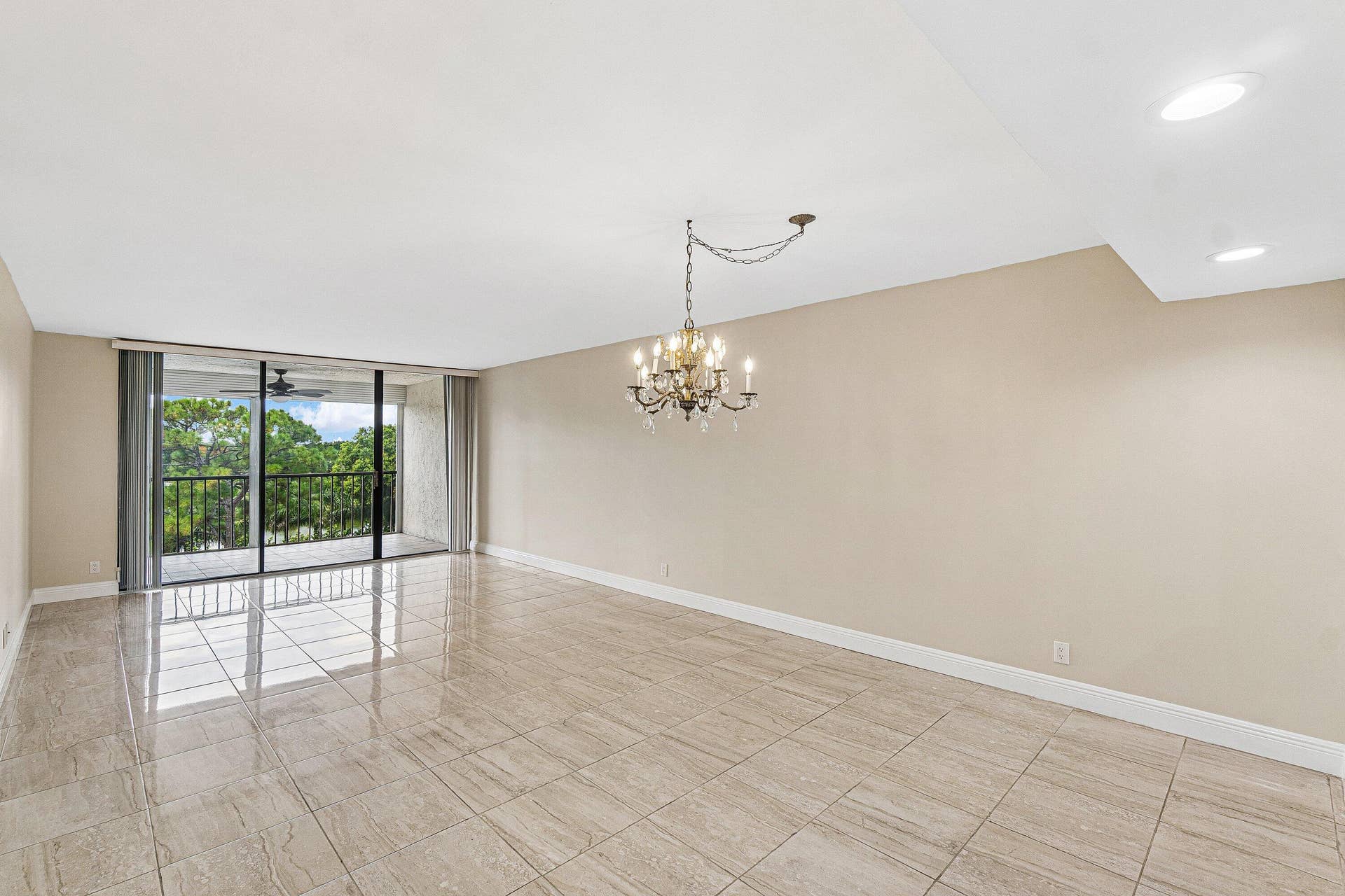 6562 BOCA DEL MAR Drive, #526, Boca Raton, FL 33433 Living room