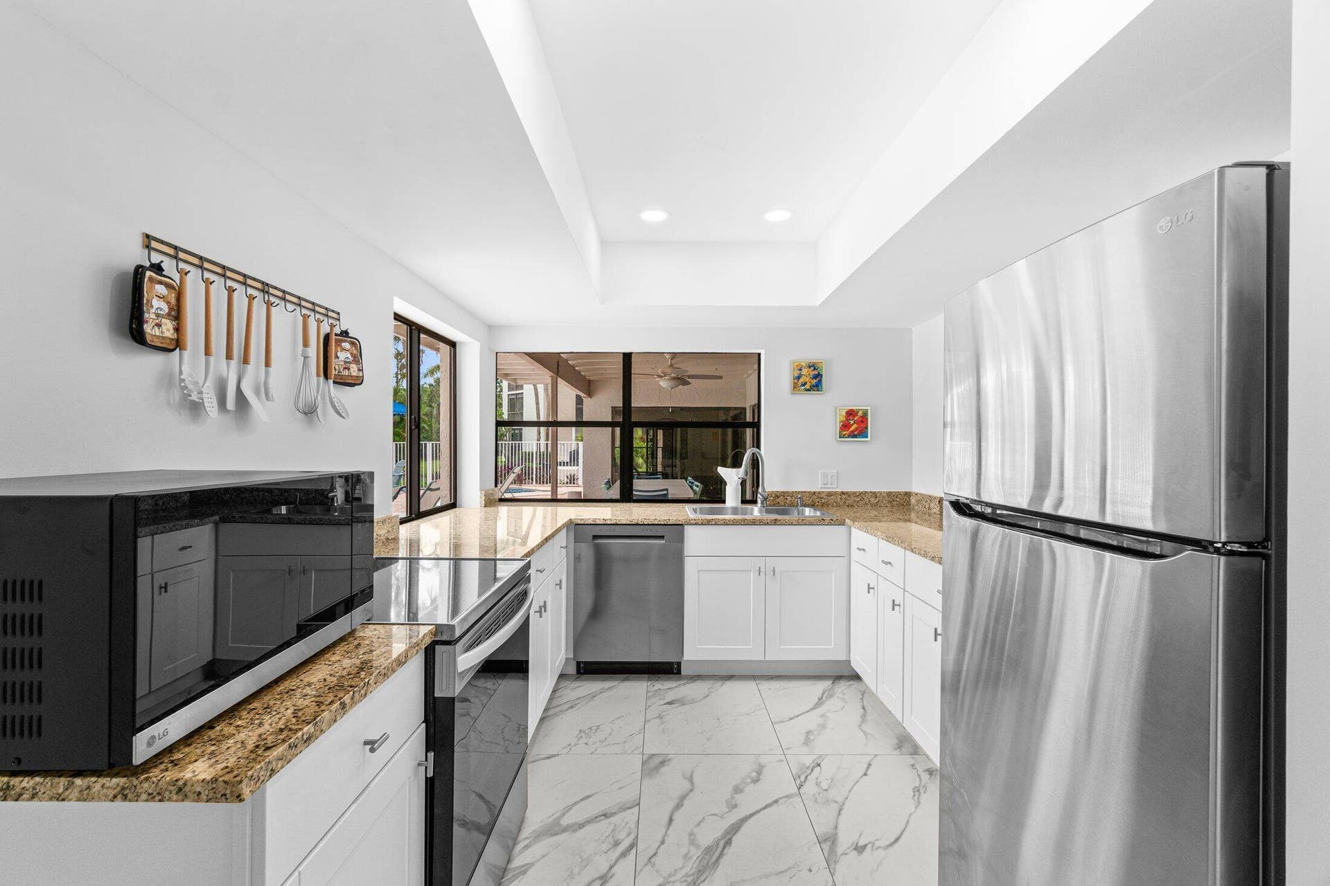 6562 BOCA DEL MAR Drive, #526, Boca Raton, FL 33433 Club Royale clubhouse kitchen
