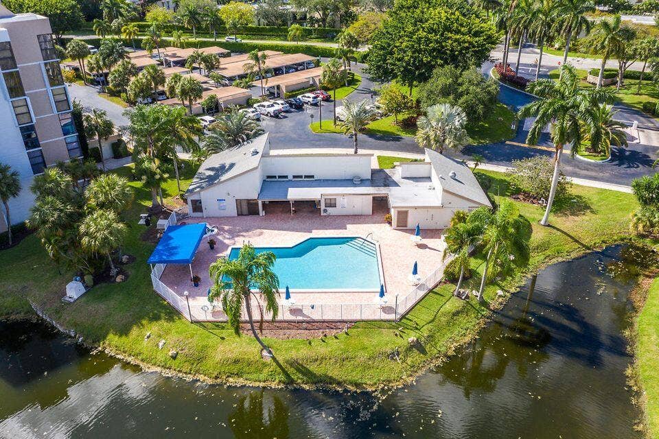 6562 BOCA DEL MAR Drive, #526, Boca Raton, FL 33433 Pool area