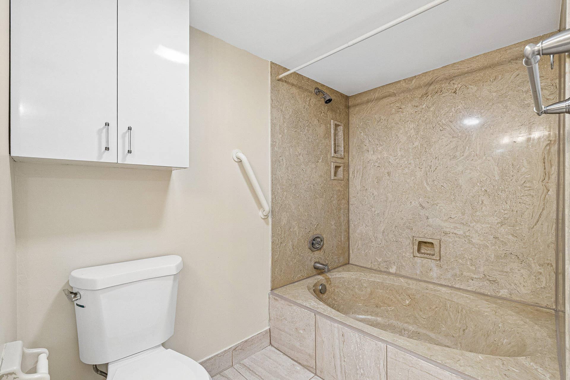 6562 BOCA DEL MAR Drive, #526, Boca Raton, FL 33433 Primary bath