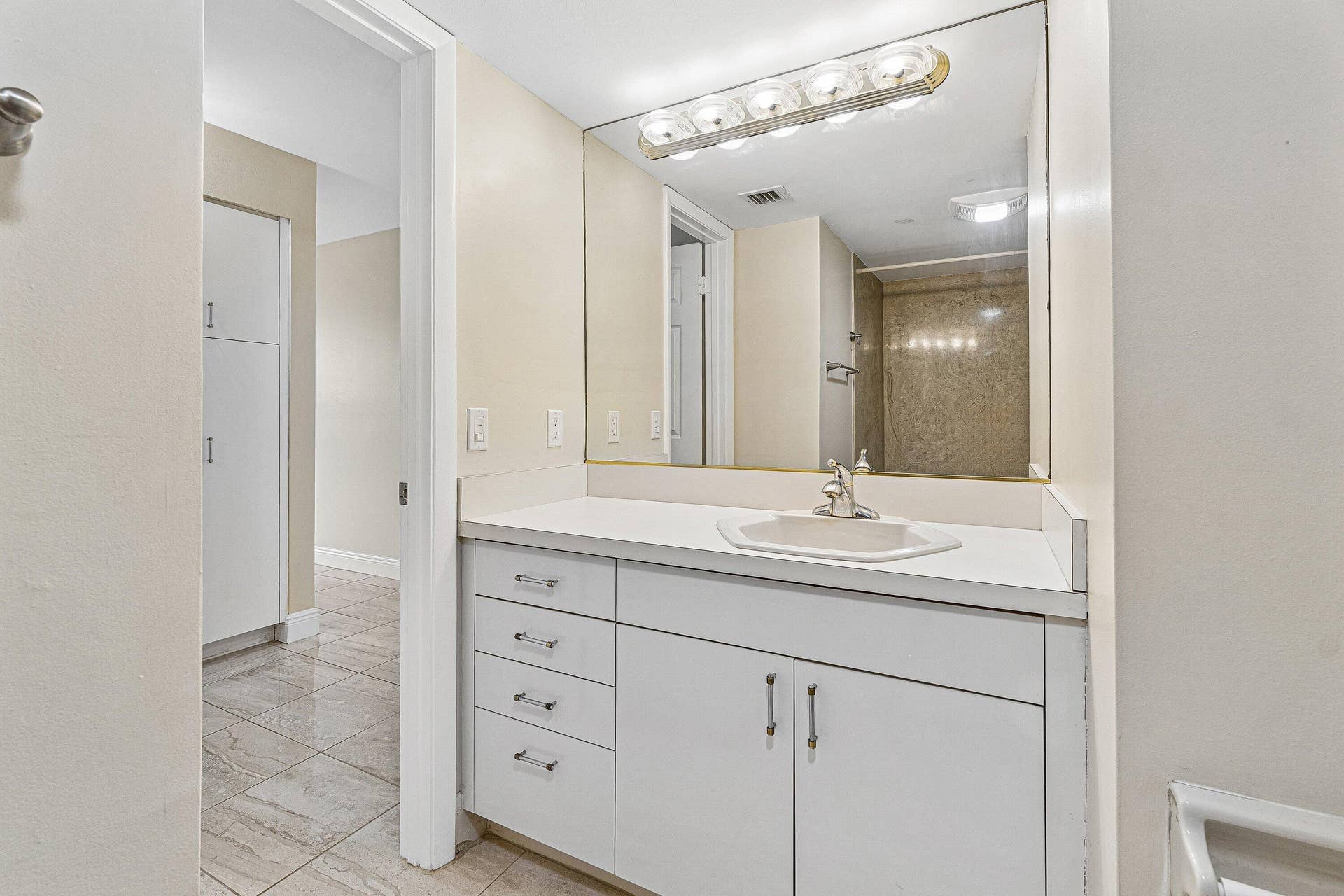 6562 BOCA DEL MAR Drive, #526, Boca Raton, FL 33433 Primary bath