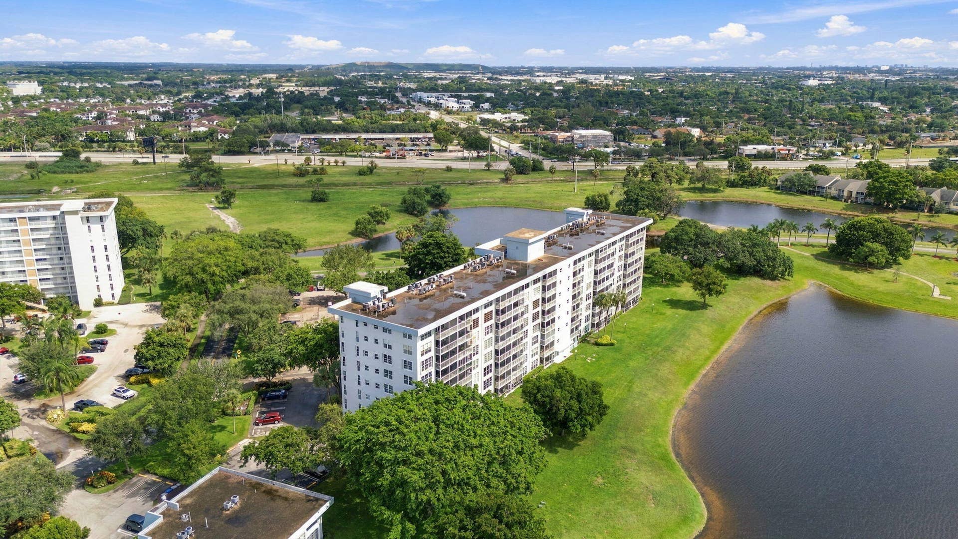 3091 N COURSE Drive, #106, Pompano Beach, FL 33069 4-web-or-mls-DJI_20260910111925_0092_D