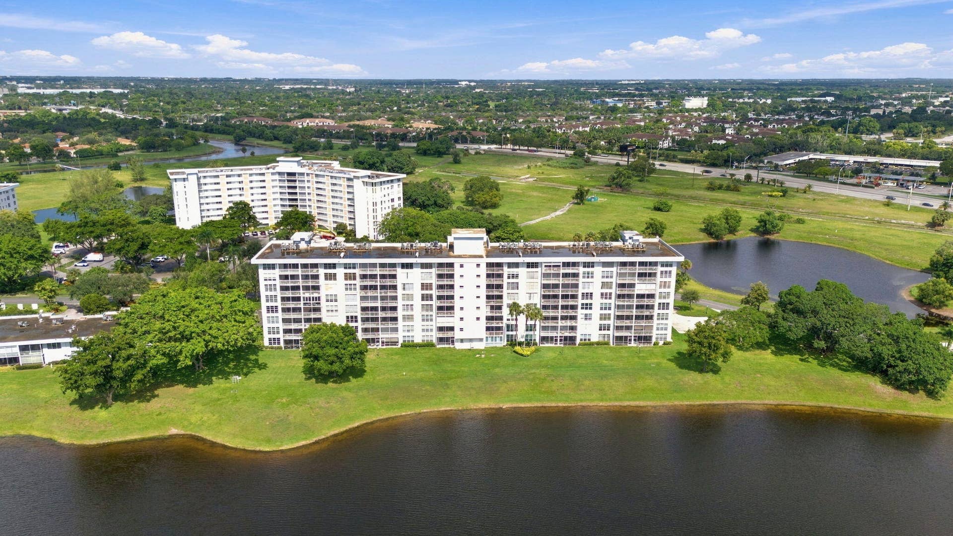 3091 N COURSE Drive, #106, Pompano Beach, FL 33069 5-web-or-mls-DJI_20260910111945_0095_D