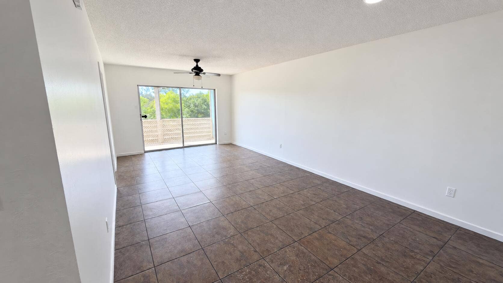 4131 STIRLING, #305, Dania Beach, FL 33314 living