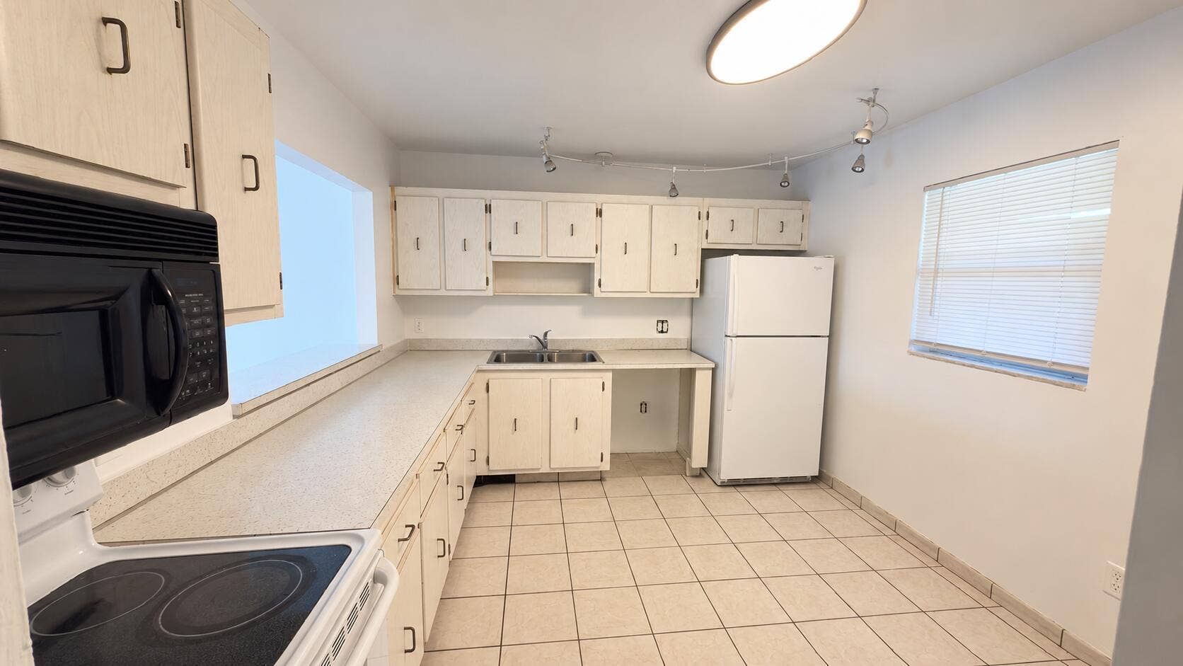 4131 STIRLING, #305, Dania Beach, FL 33314 kitchen