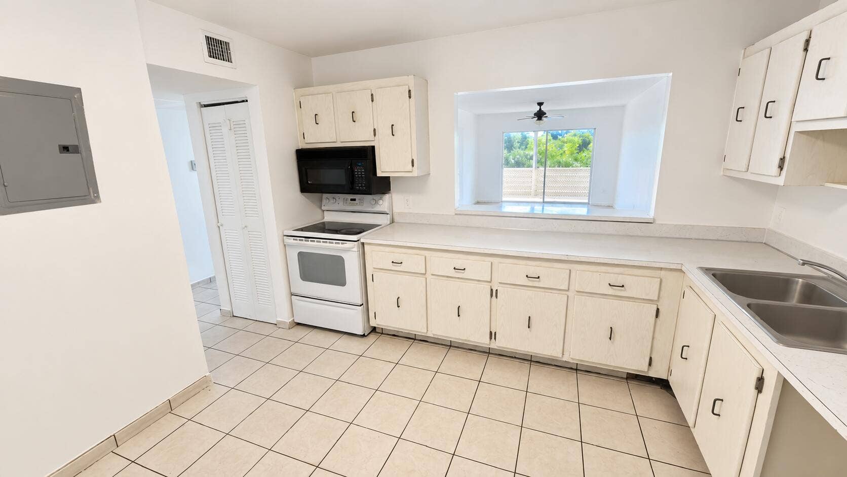 4131 STIRLING, #305, Dania Beach, FL 33314 kitchen