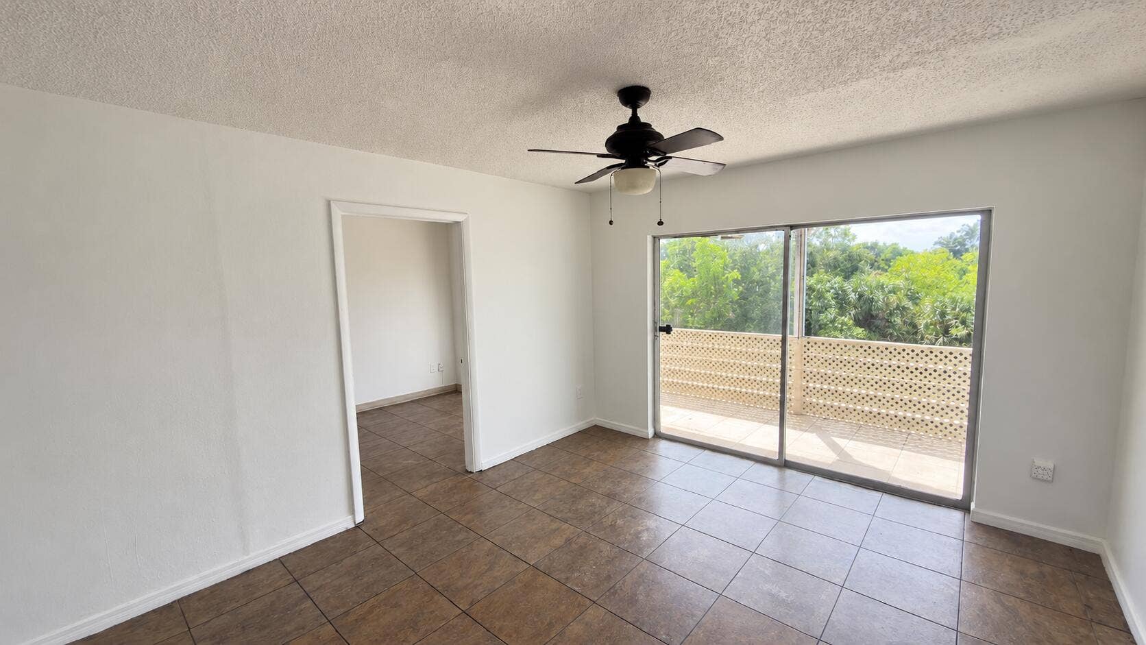 4131 STIRLING, #305, Dania Beach, FL 33314 living
