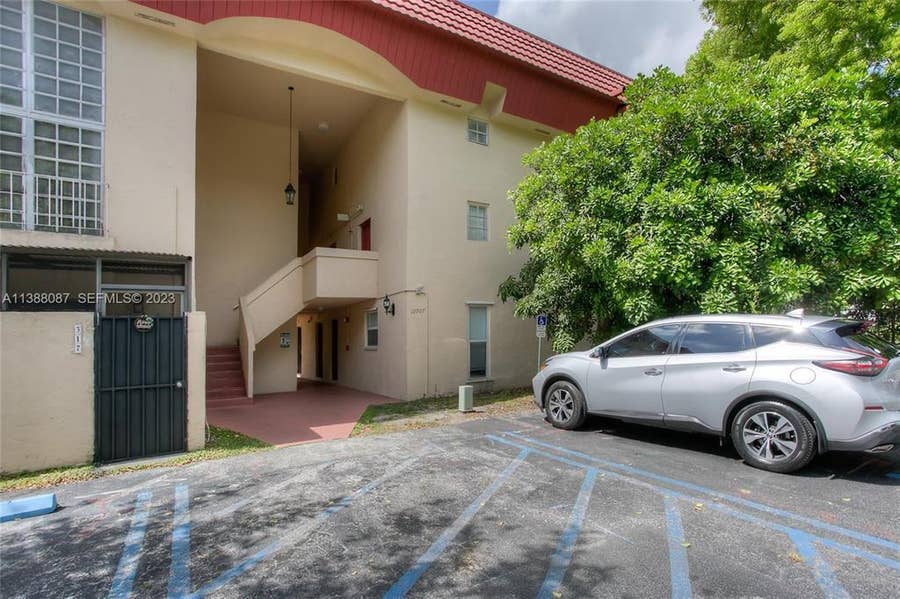 Property photo for 10907 N Kendall Drive, #427, Miami, FL